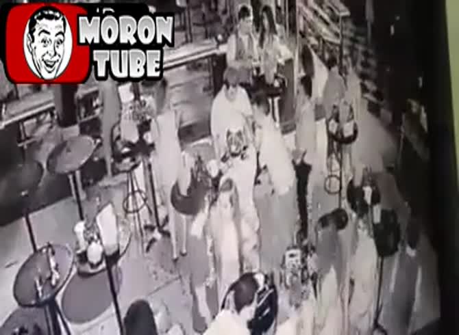 Video :Due to a disagreement over a &euro;39 bill, a patron shoots the pub owner dead